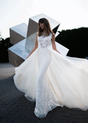 Ivory Lace Buttons Back Wedding Dress With Detachable Train Ivory Lace Buttons Back Wedding Dress With Detachable Train